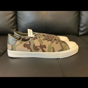 Brand New! Mens Old Navy Camouflage Water-Repellent Canvas Tennis Sneakers